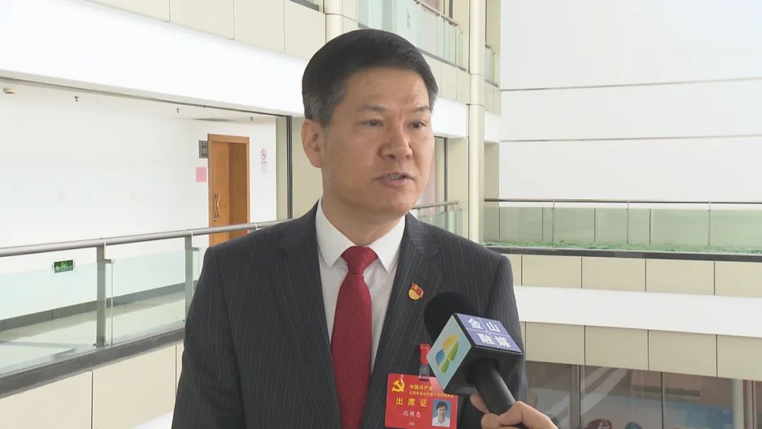 传达贯彻报告精神ta们立足岗位勇当排头兵