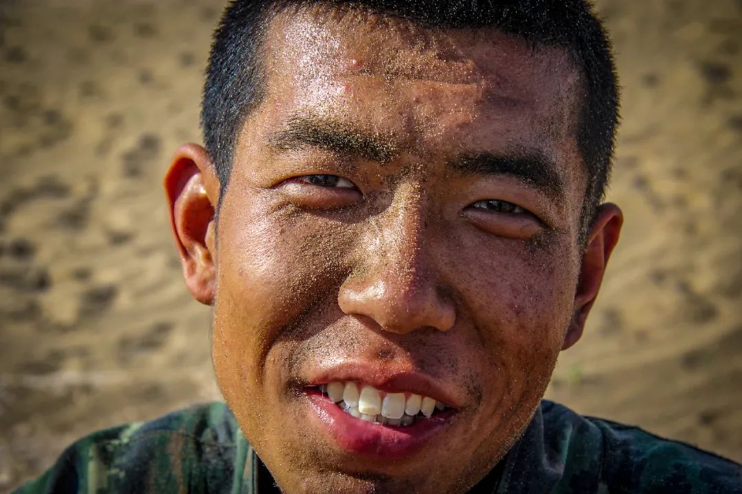 军人的这些"妆容",哪个令你动容?