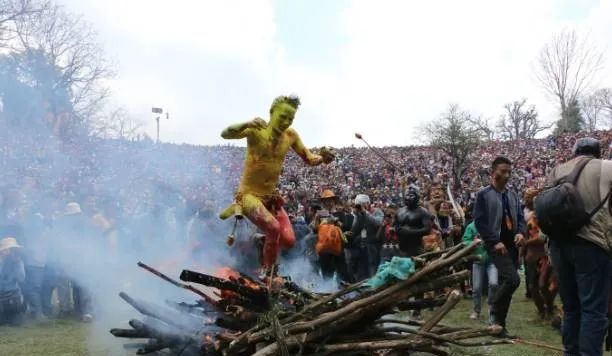 硬核彌勒彝人戰舞爆火全國阿細祭火傳播世界