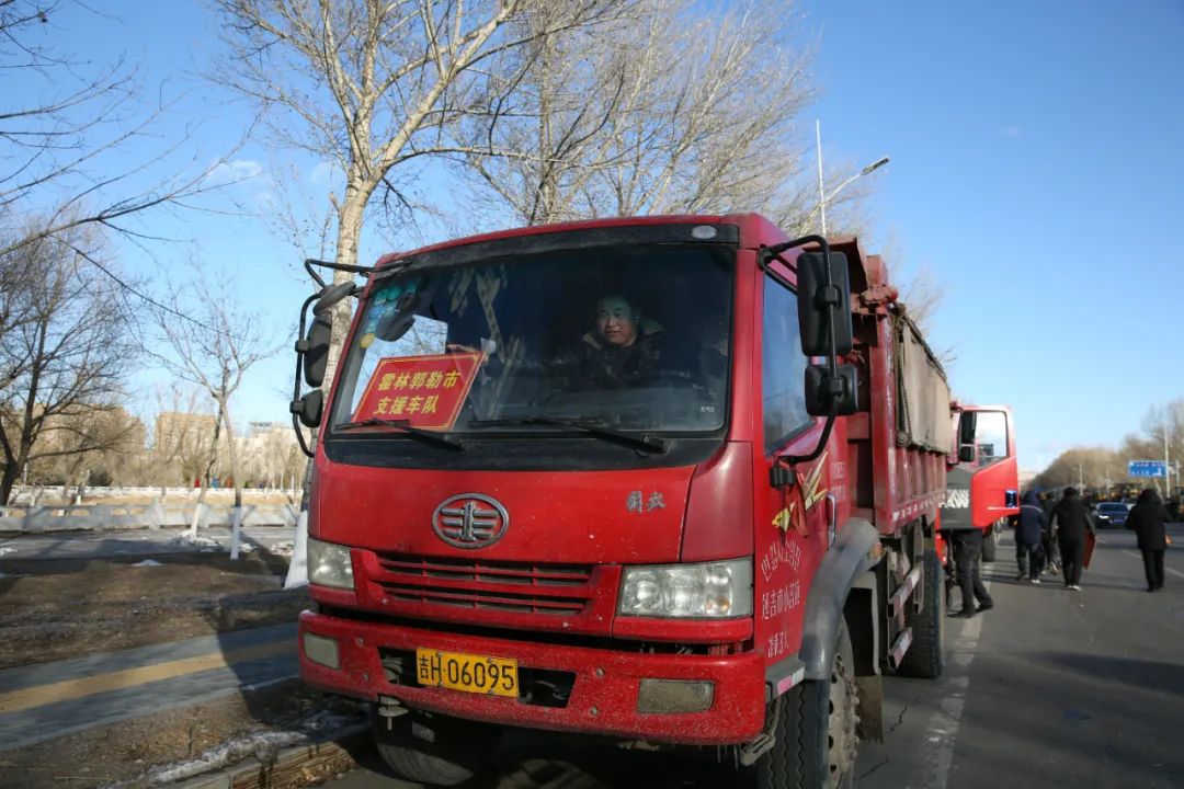 再出发霍林郭勒市救援车队驰援科尔沁区