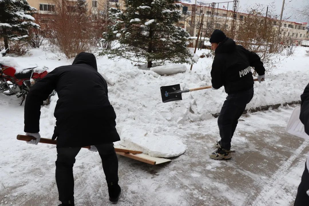 我為群眾辦實事掃雪除冰便民行