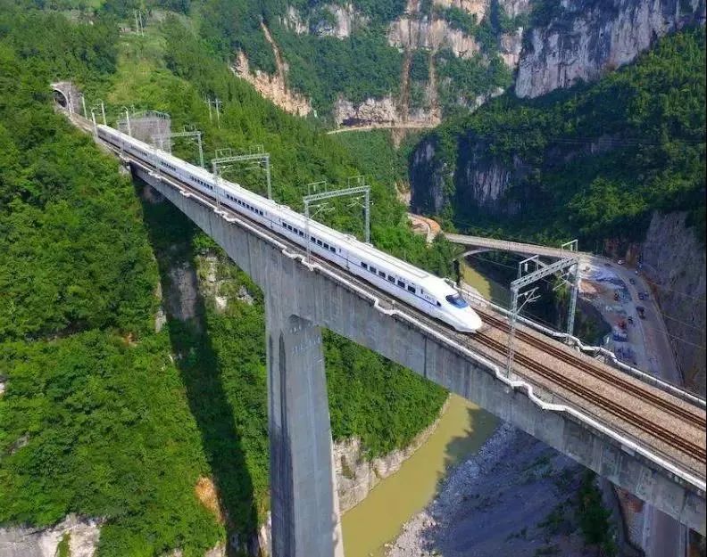 难度不亚于宜万的山区铁路出现了