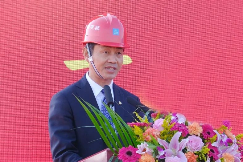 沈健出席中建八局南通医学中心项目封顶仪式