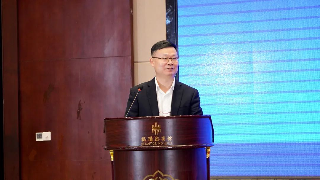 法院副院长林阳,市金融工作局局长吴澜星,揭阳银保监分局局长王学臣