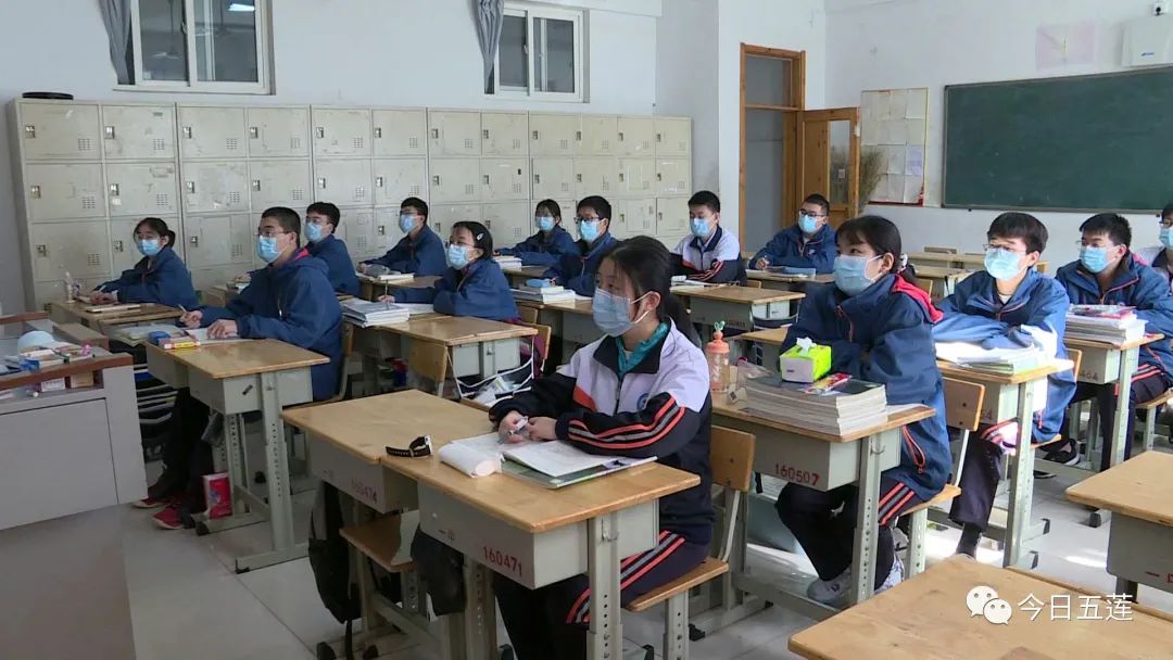 据五莲一中校长解廷江介绍,疫情发生以后,五莲一中立即启动了线上教学