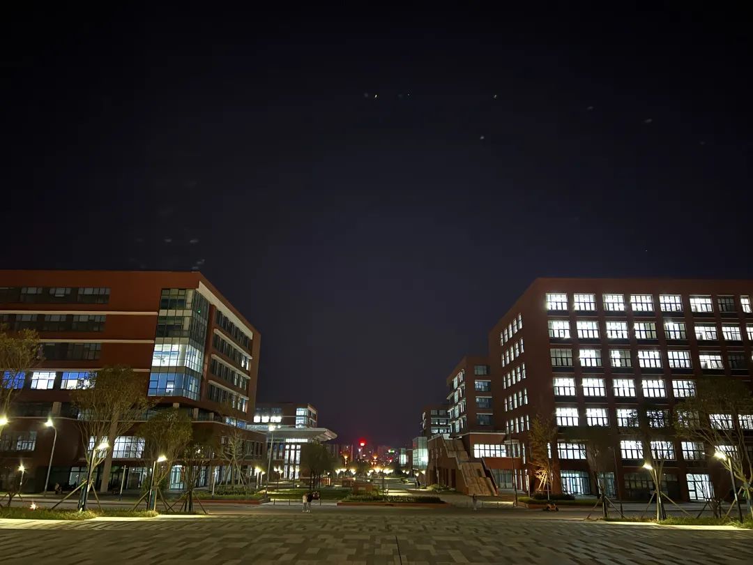 原来夜空下的青岛理工大学这么美