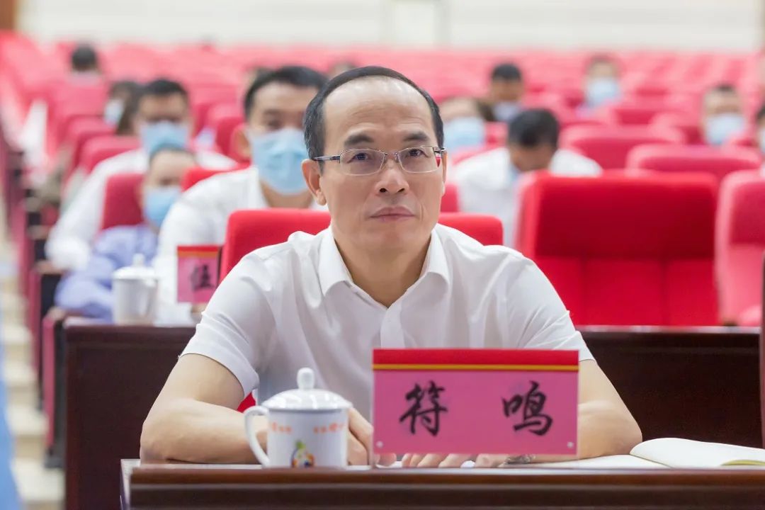 县委书记符鸣,县委副书记,县政府代县长罗桦,县委常委秦晓宏,周刚,欧