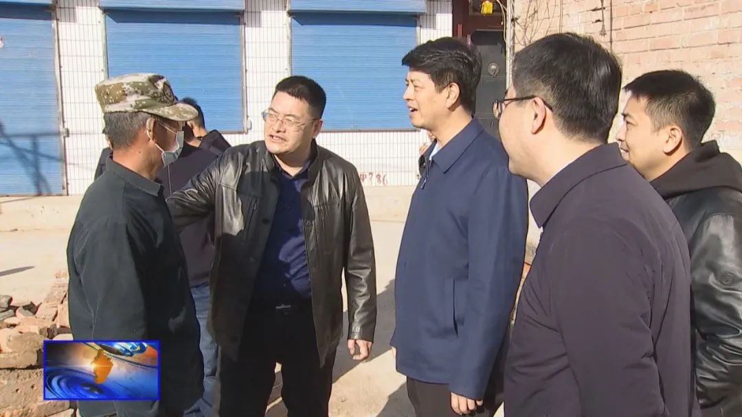 11月12日,临汾市委副书记,洪洞县委书记黄巍在大槐树镇调研指导受灾