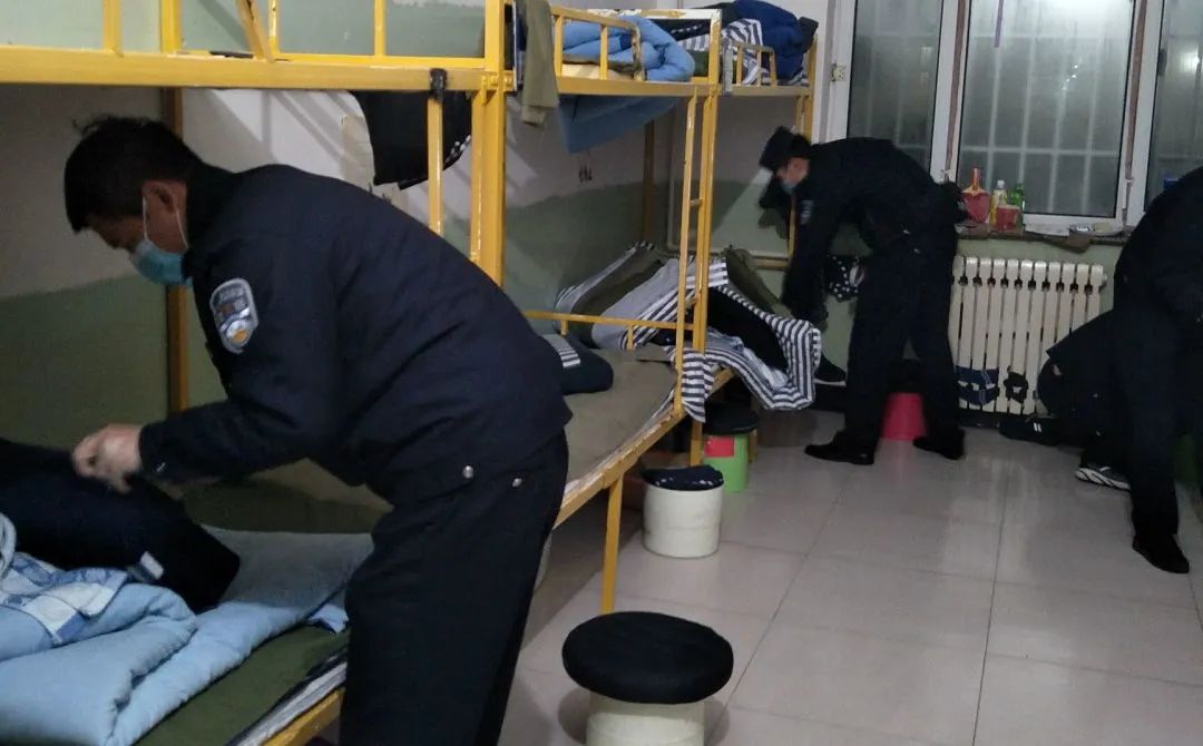 内蒙古监狱系统各单位开展打击服刑人员私藏,使用三品夜间突击清查