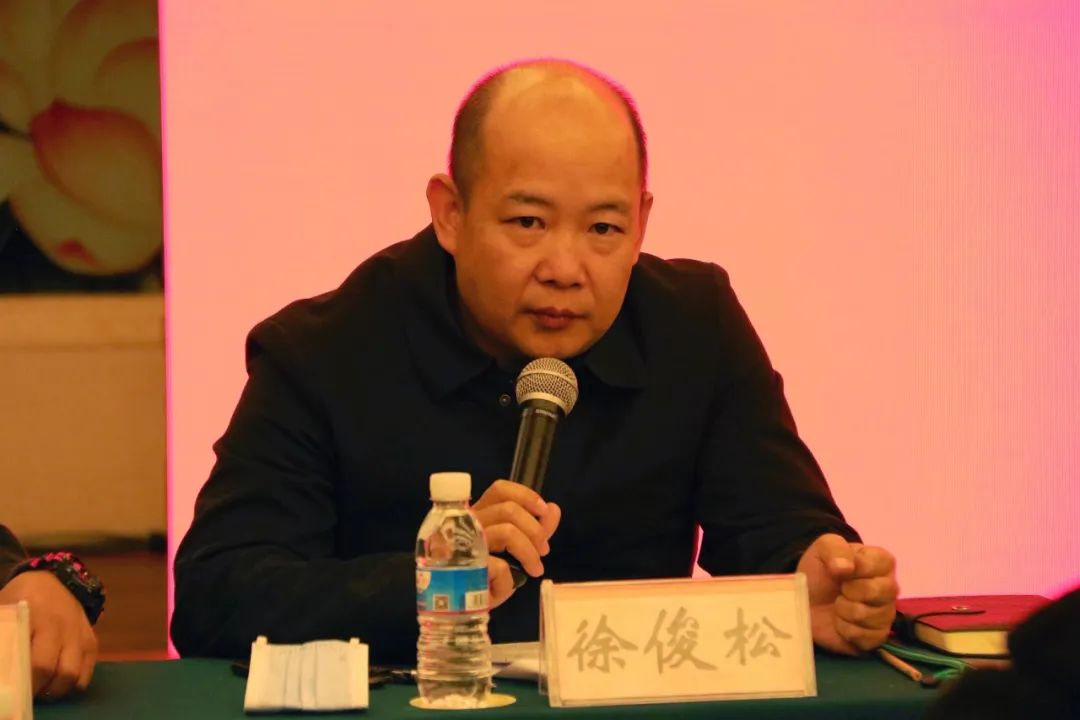丽江市交通运输局副局长徐俊松出席会议,就进一步加强乡镇自用船舶