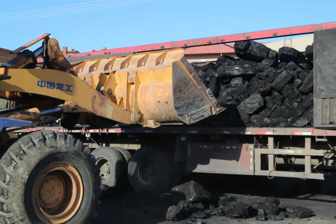 呼和浩特市新城区首批"暖心煤"运达保合少镇