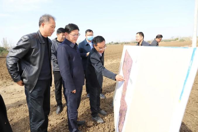 县委书记赵红亮调研高标准农田高效节水灌溉示范区项目建设情况