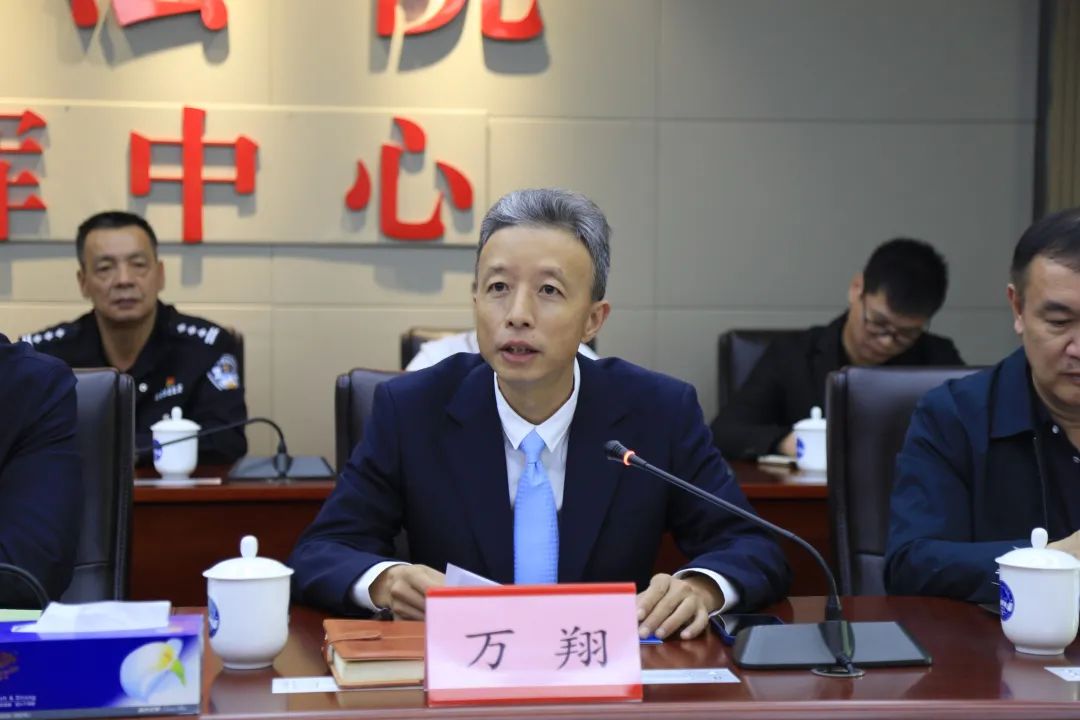 朱可胜院长实地走访了我院多祝法庭和院机关各庭室