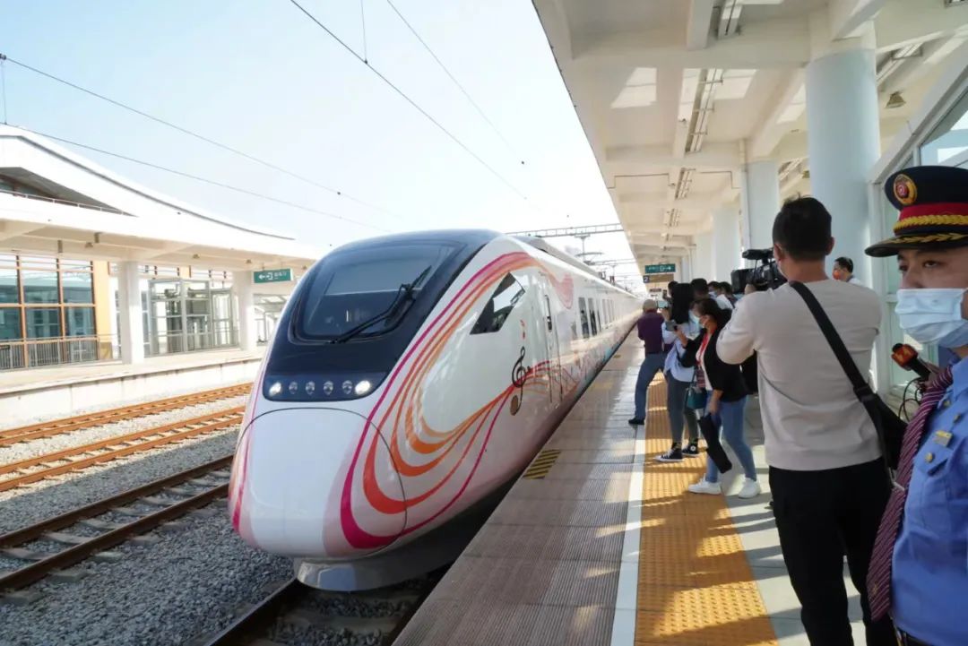 澄迈64海口市域列车正式开通运行