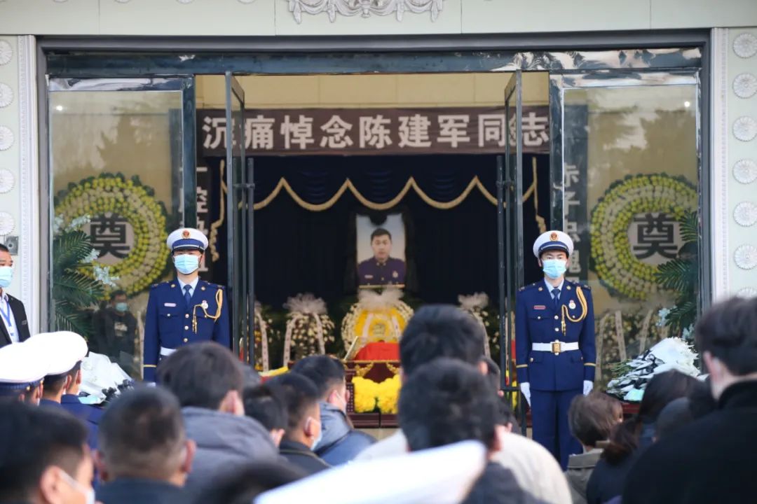 含泪送英雄!陈建军同志遗体告别仪式在蒙城举行