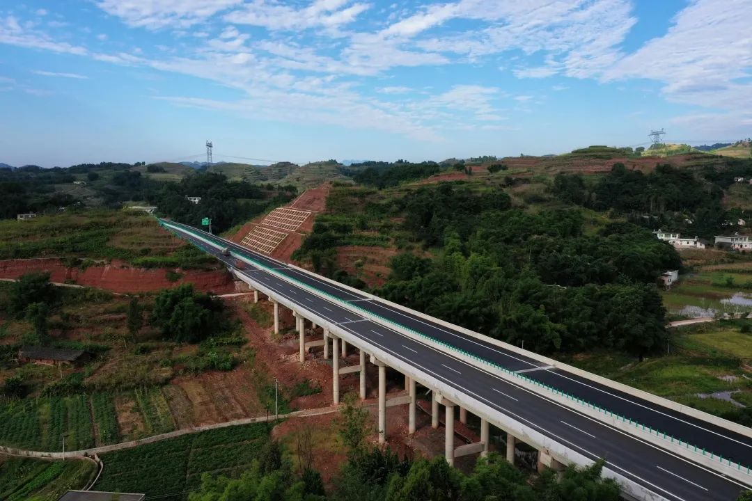 至宋家沟一号至二号大桥宜宾至彝良高速公路北接成都至宜宾高速路网