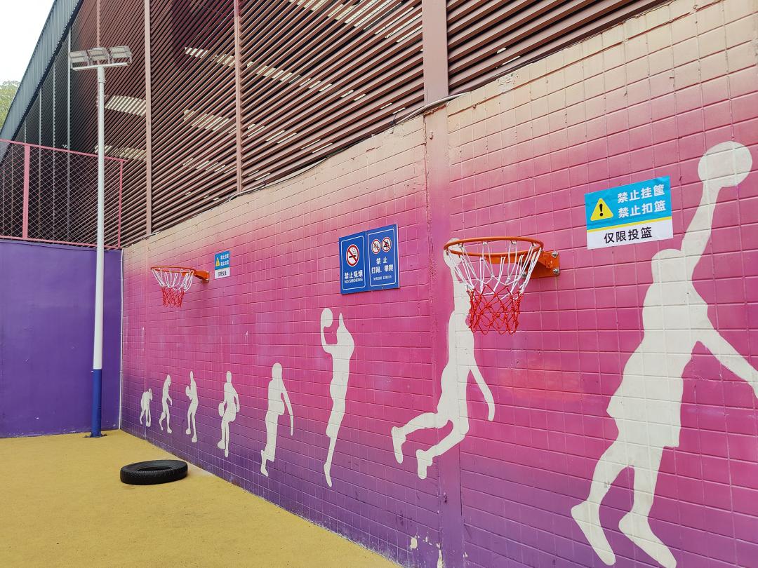 体育馆外少儿篮球场正式开放免费