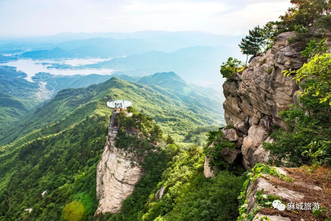 山奇水秀银杏鎏金麻城狮子峰秋色醉人