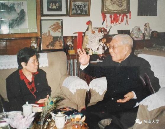 学校更名揭幕仪式和中共江苏省委书记韩培信一起为东南大学新校名揭幕