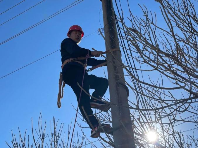 凡人善举黄骅这位好小伙义务修电十载护乡亲用电安全