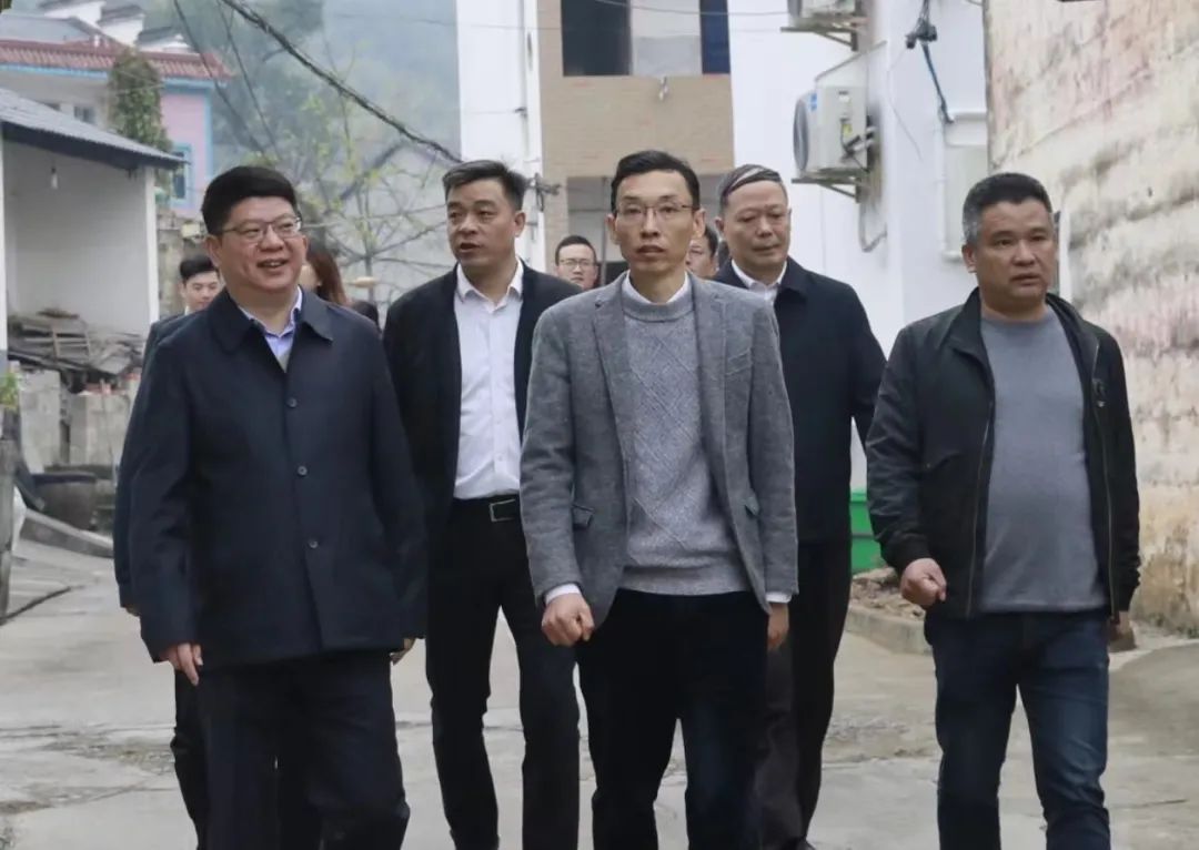 璜山镇徐家坞村等地,详细了解我市推动共同富裕示范区建设工作情况