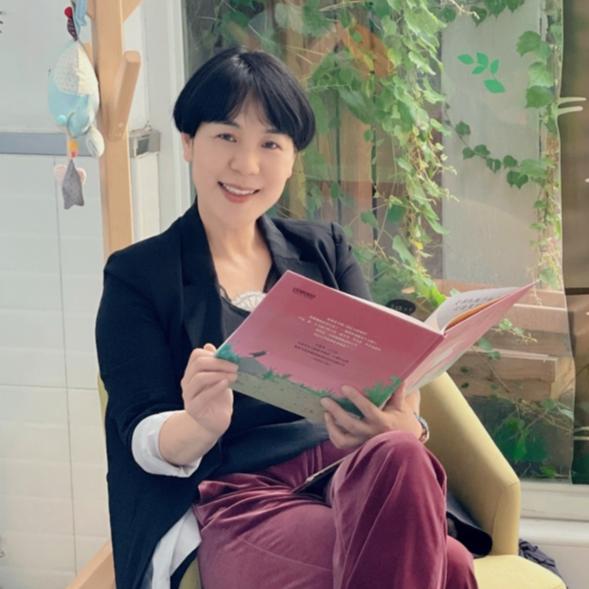 蒋静上海市正高级教师,特级教师现任宝山区区直机关幼儿园园长,宝山区