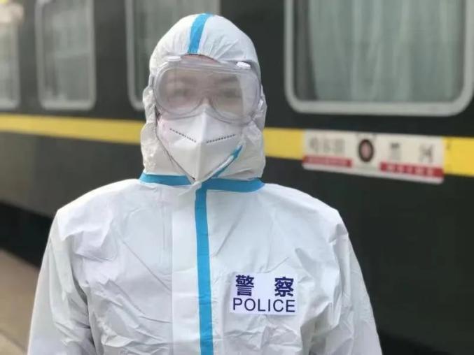 抗疫先锋铁路分局疫情一线的铿锵女警