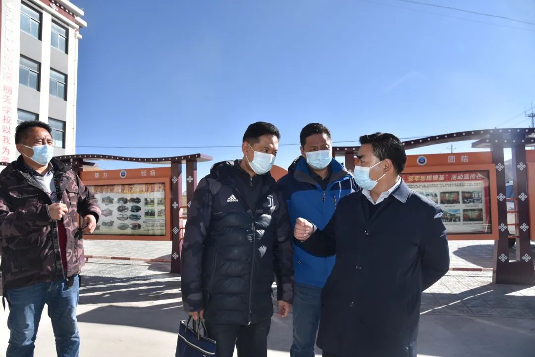 成员,副厅长仁青巴桑,区党委组织部党群机构编制处四级调研员罗布次仁