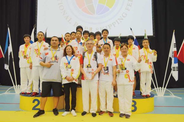 2016年,在瑞典举行的世界跳绳锦标赛上,赖宣治带领的七星小学获得了