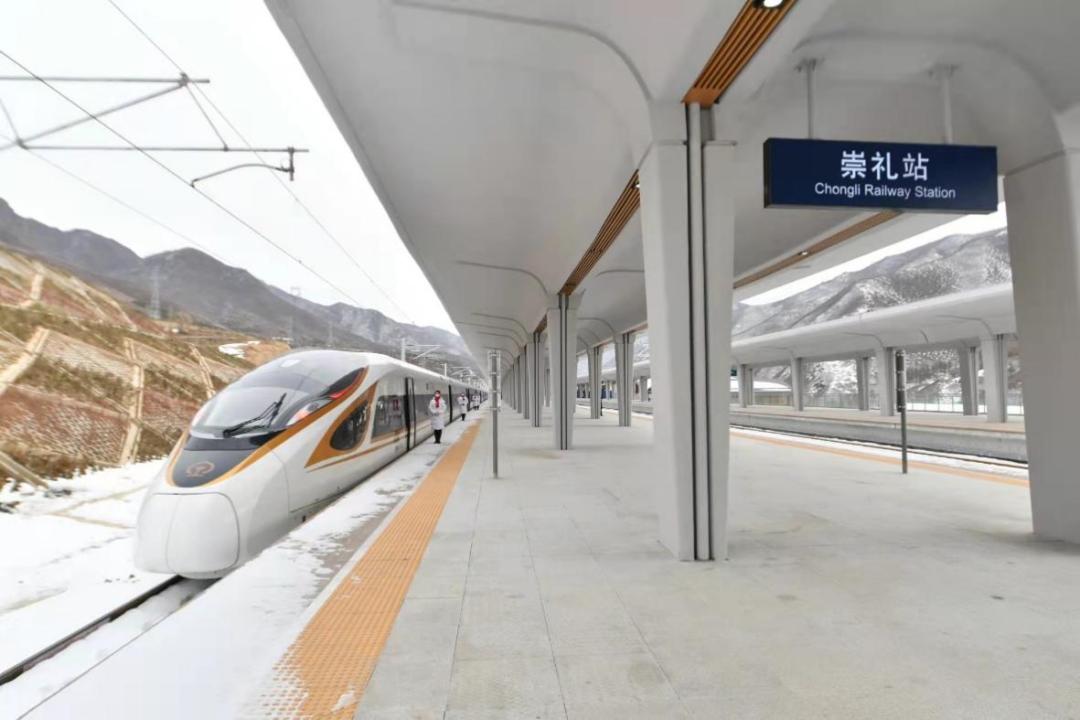 北至崇礼城区,是连接冬奥会核心赛区和崇礼城区的唯一轨道交通配套