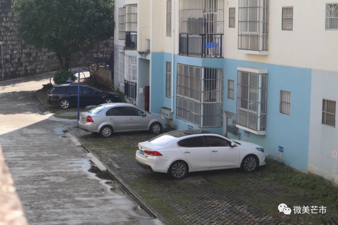点赞芒市园丁小区自发组织违建大清理大整治行动