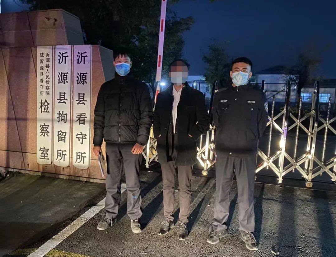 10月25日,沂源县公安局城区派出所快速行动,将盗窃电动车的嫌疑人抓捕