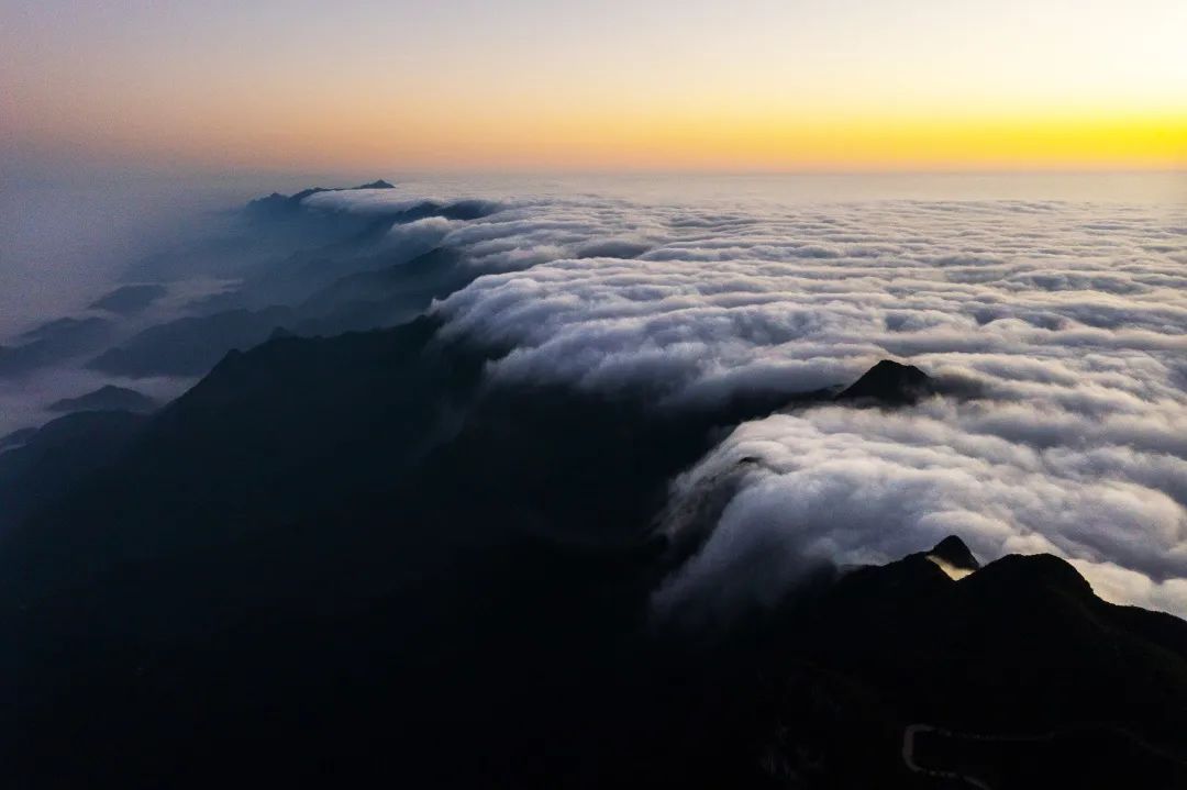 初冬时节渝北华蓥山现罕见壮丽云海景观