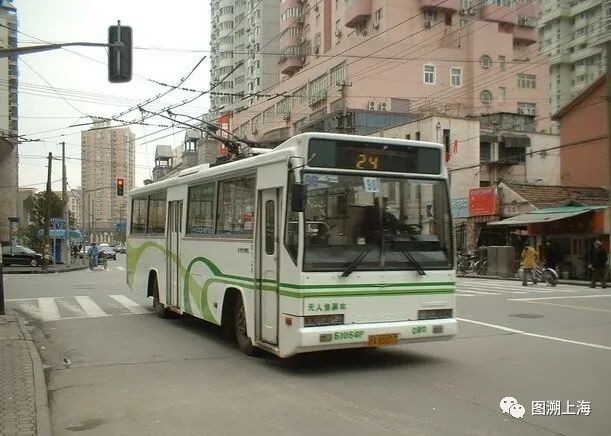 上海故事初冬时节里审视身边的无轨电车