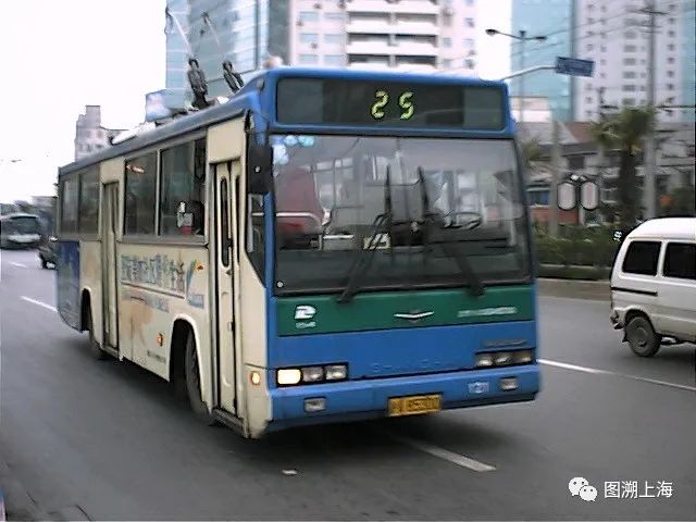 上海故事初冬時節裡審視身邊的無軌電車