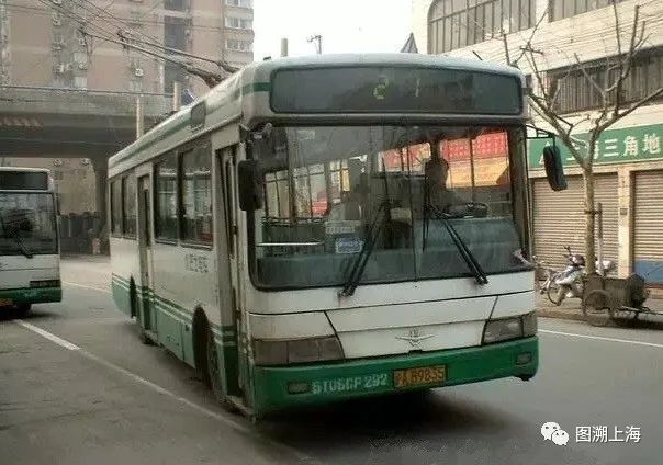 上海故事初冬時節裡審視身邊的無軌電車