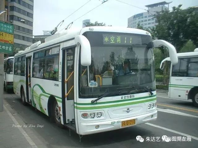 上海故事初冬時節裡審視身邊的無軌電車