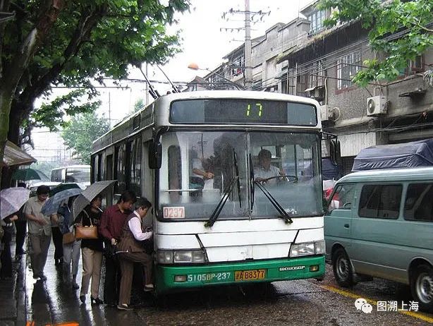 上海故事初冬時節裡審視身邊的無軌電車