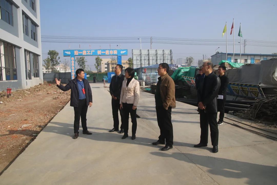 阜阳中院党组书记院长苏勇深入临泉企业开展四送一服走访调研活动