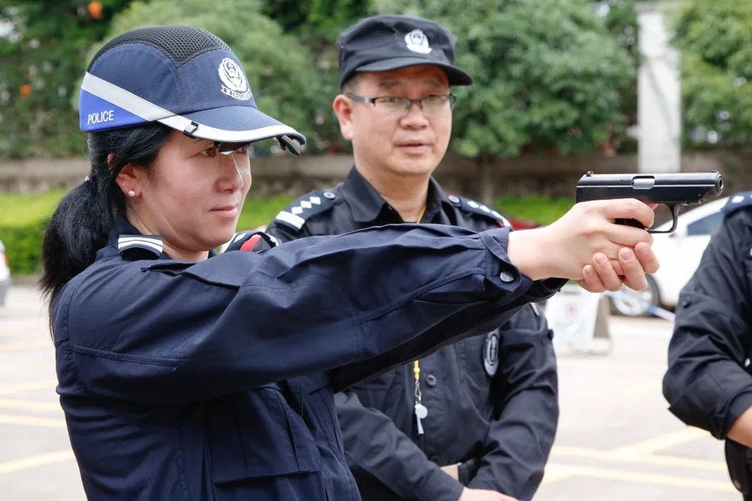 法警照片图片