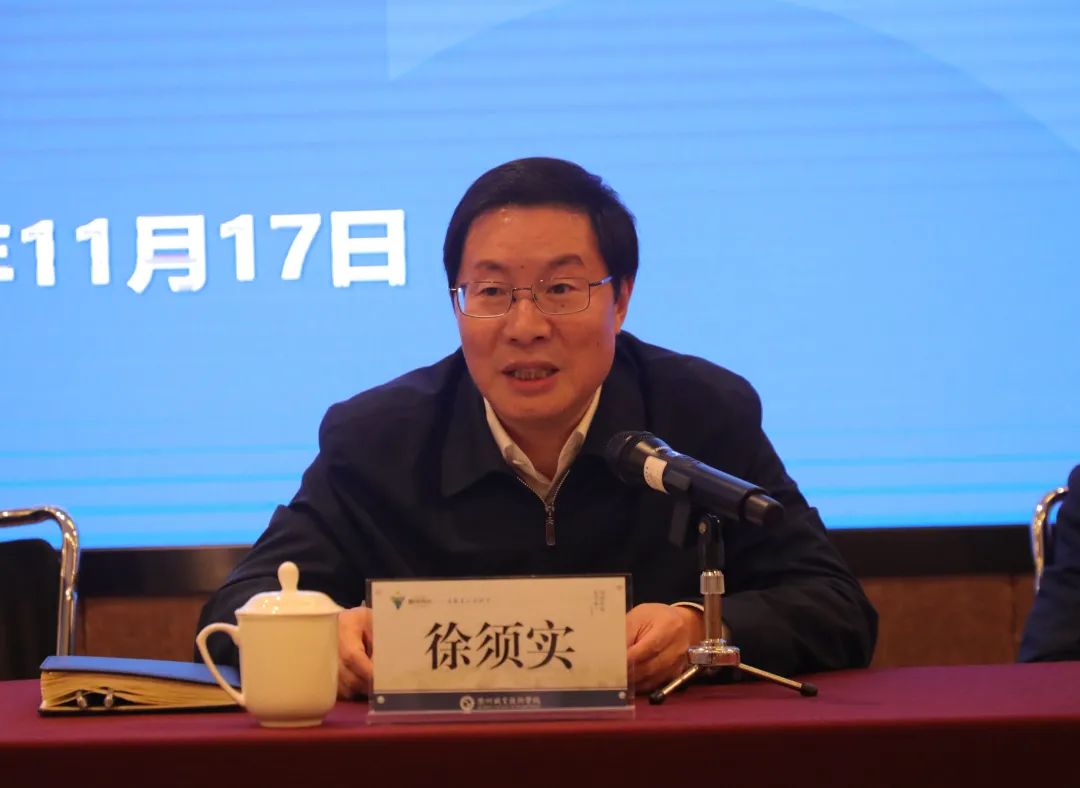 田俊代表九三学社衢州市委致辞,她充分肯定了近年来九三学社衢州职业