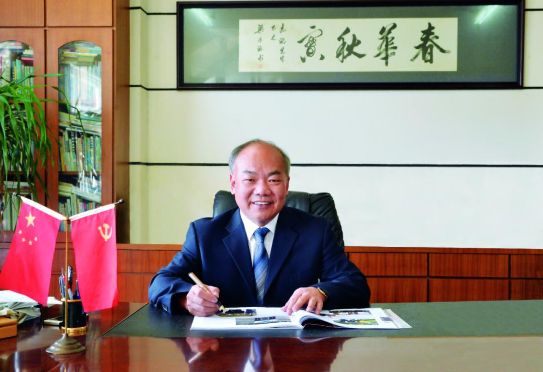 郑志湖,原任天台中学校长,党委书记,兼任天台县人大常委会委员,省特级