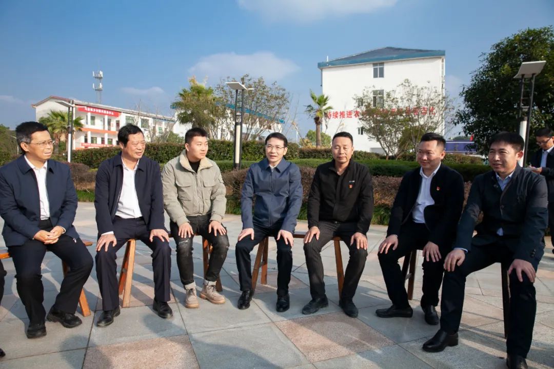 黄喜忠在余江区宣讲党的十九届六中全会精神并调研扫黑除恶斗争