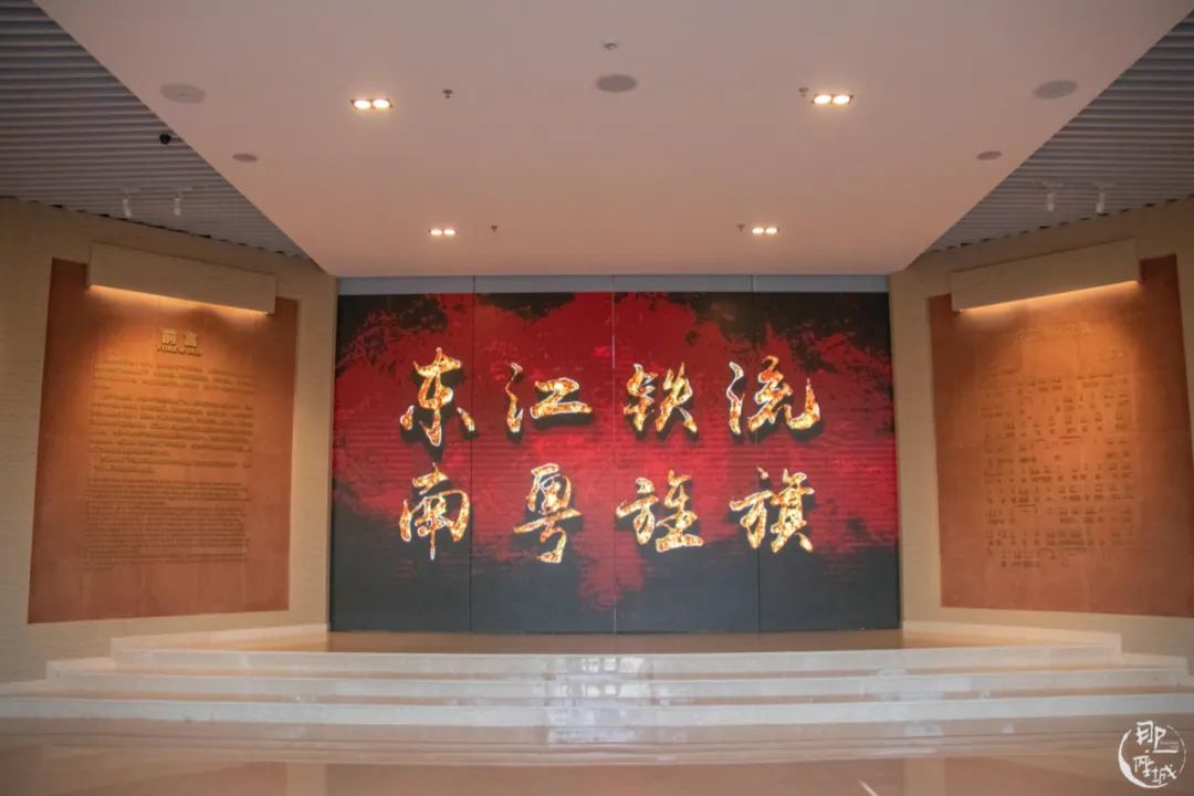 我们走出来,上个坡,即是东江纵队纪念馆.
