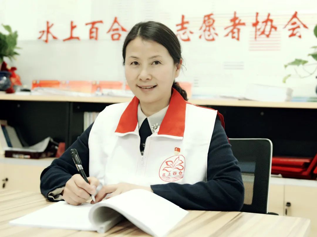 邓红,中国好人!