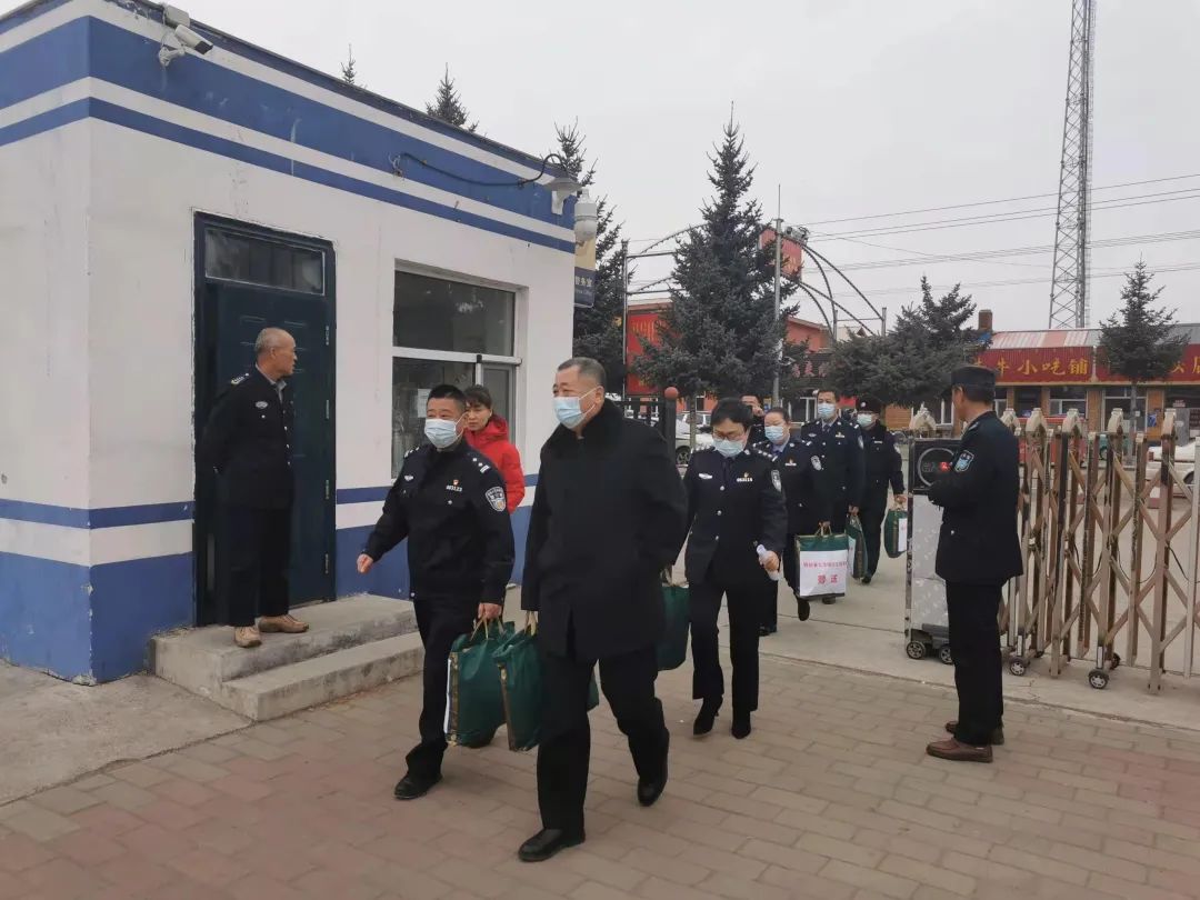 我为群众办实事鄂伦春旗公安局开展大手拉小手警心暖童心献爱心活动