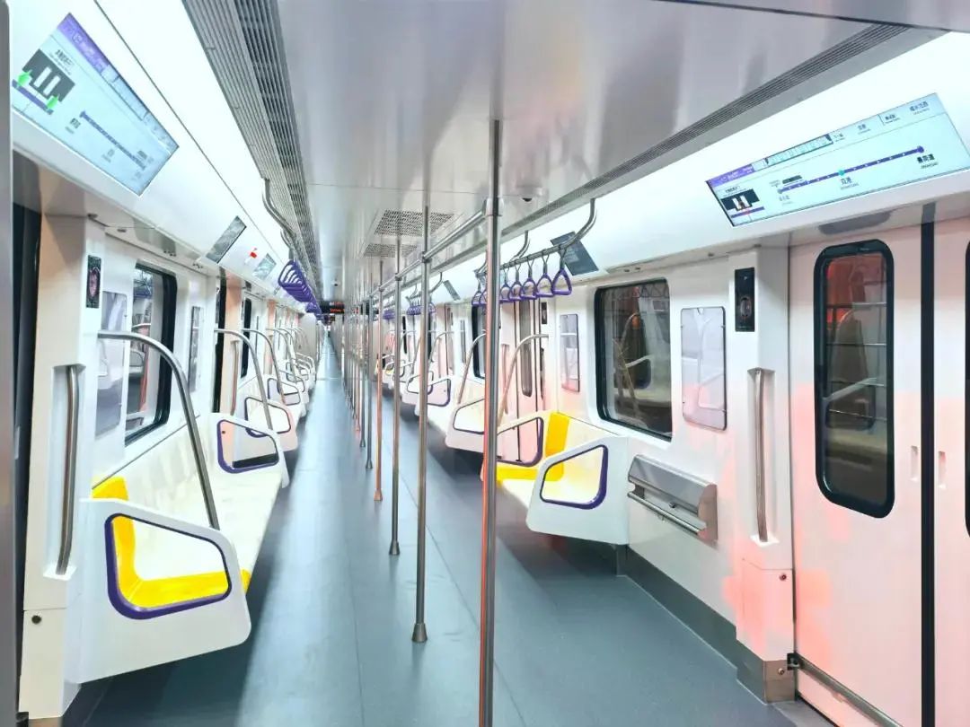 天津首列全自动驾驶地铁正式完工