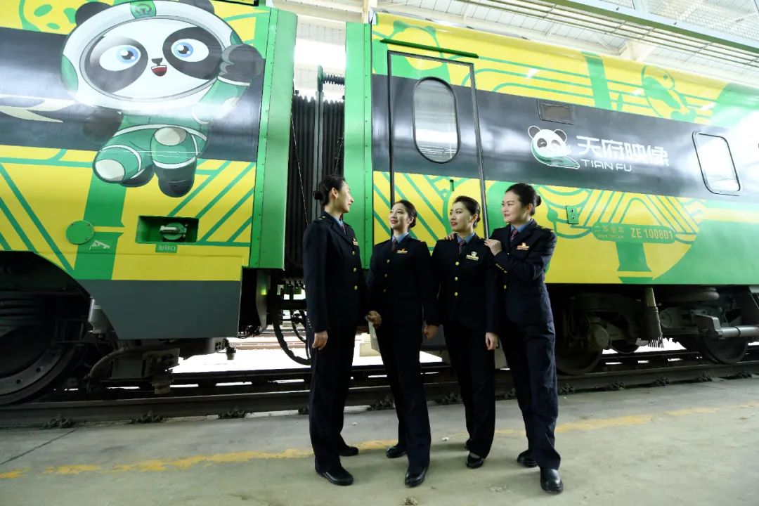高级软卧哪些车次有 造价超5000万元 中国顶级旅游专列开行