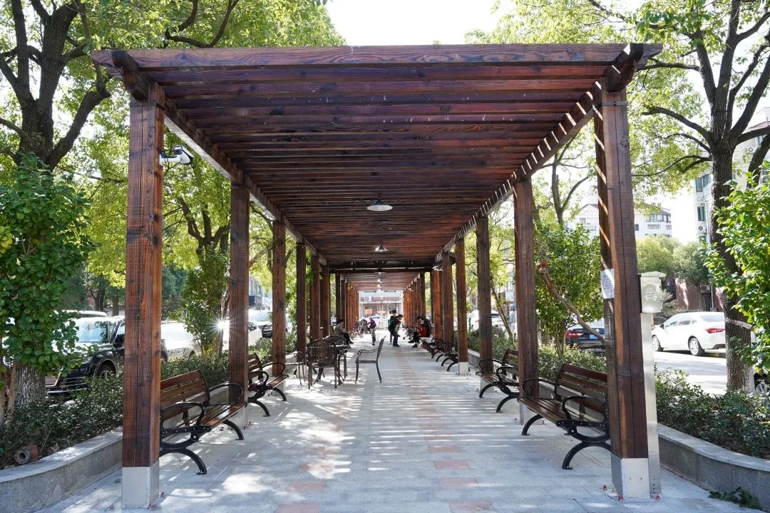 这个小区喷水池变身人气长廊