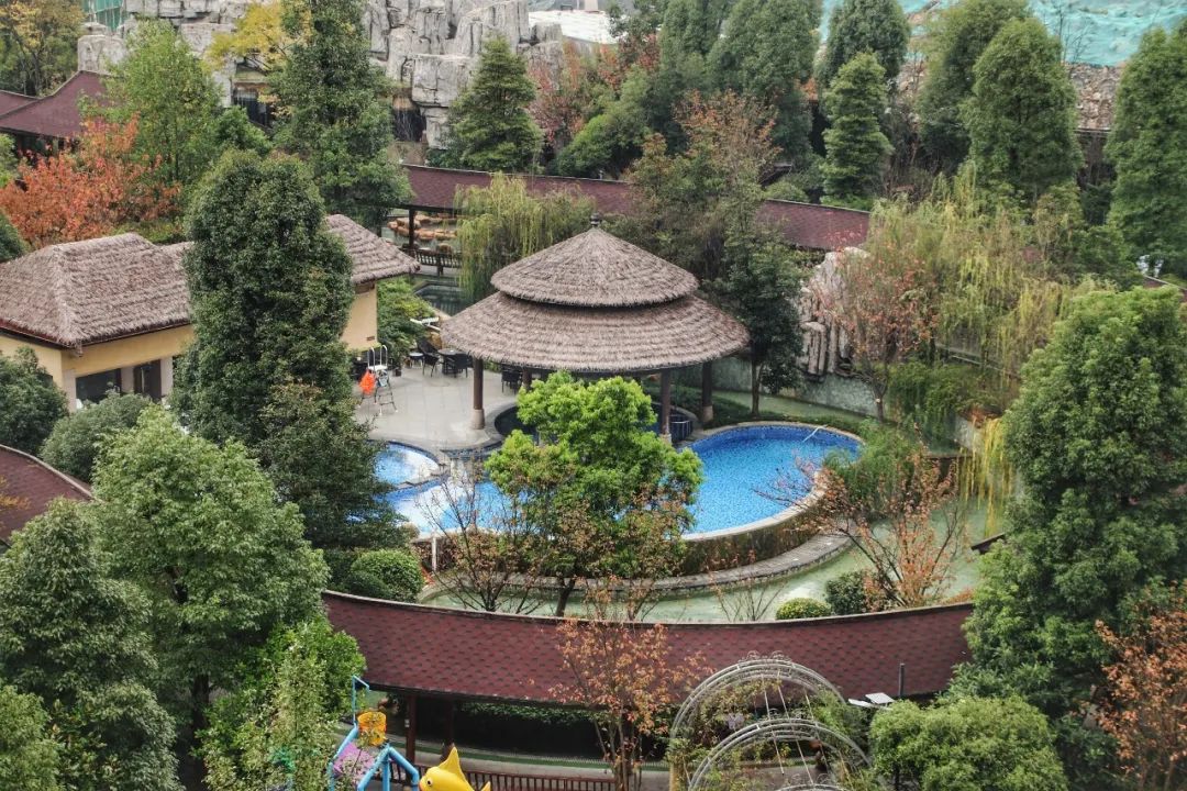 每日一宿│家门口的这个温泉宝地满足你花式玩耍要求